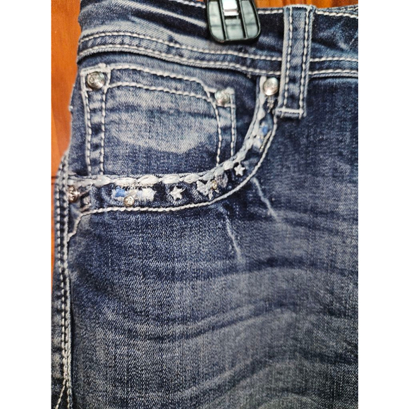 Grace in LA Women's Embellished Flap 5-Pocket Denim Capri Size 34 - Picture 10 of 14